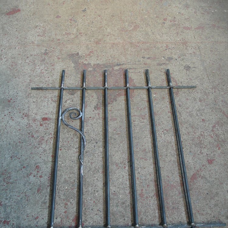 Grille de défense pour fenêtre à Gardanne <small>© Loui'Acier</small> Grille de défense pour fenêtre à Gardanne <small>© Loui'Acier</small>