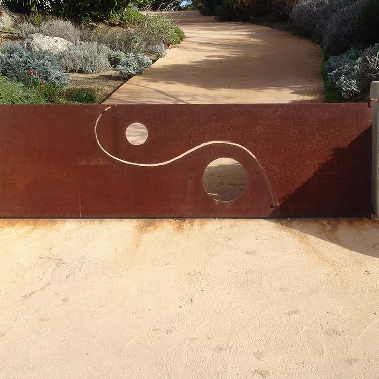 Portail en fer authentique à la Côte Bleue <small>© Loui'Acier</small> Portail en fer authentique à la Côte Bleue <small>© Loui'Acier</small>