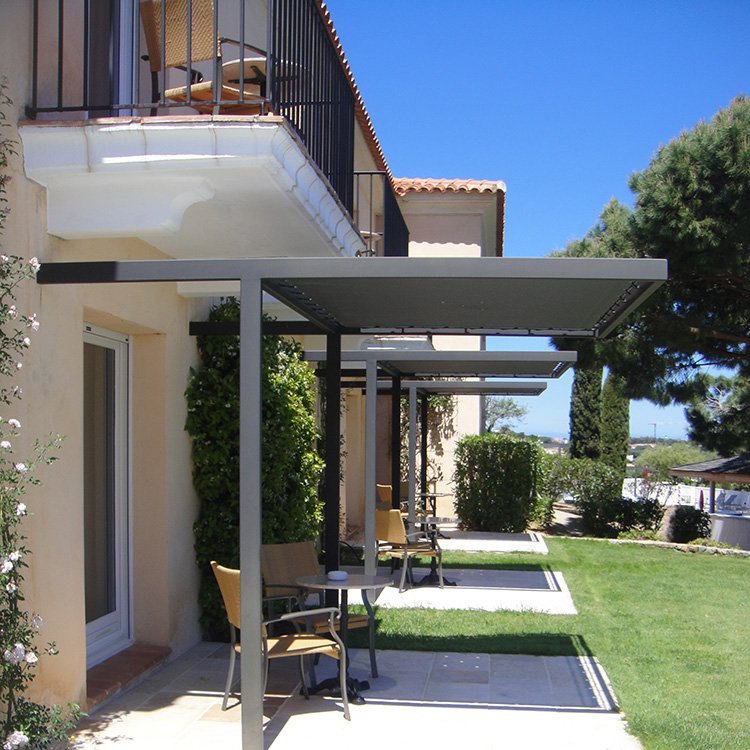 Pergolas modernes lotissement à Fuveau <small>© Loui'Acier</small> Pergolas modernes lotissement à Fuveau <small>© Loui'Acier</small>