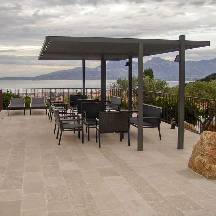Pergola moderne contemporaine en PACA <small>© Loui'Acier</small> Pergola moderne contemporaine en PACA <small>© Loui'Acier</small>